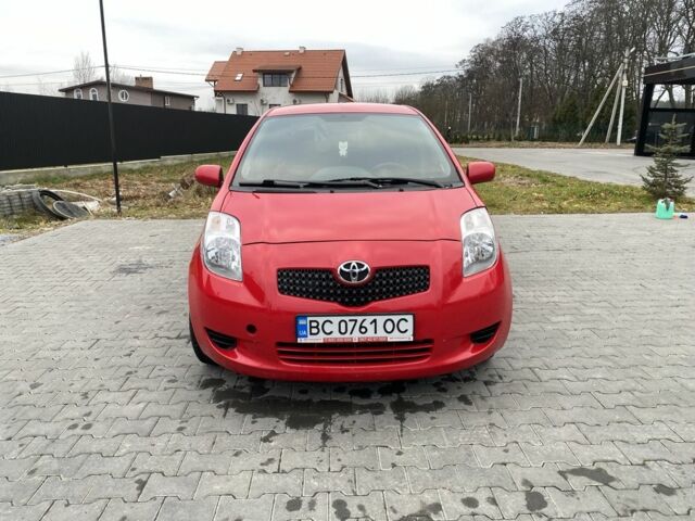 Красный Тойота Аурис, объемом двигателя 1.3 л и пробегом 140 тыс. км за 5000 $, фото 1 на Automoto.ua