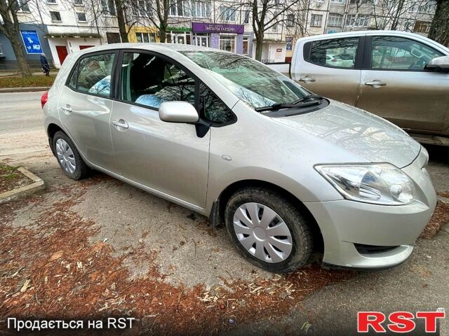 Тойота Аурис, объемом двигателя 1.6 л и пробегом 166 тыс. км за 6300 $, фото 1 на Automoto.ua
