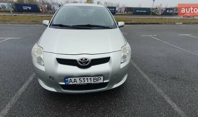 Тойота Аурис, объемом двигателя 1.6 л и пробегом 274 тыс. км за 6000 $, фото 1 на Automoto.ua