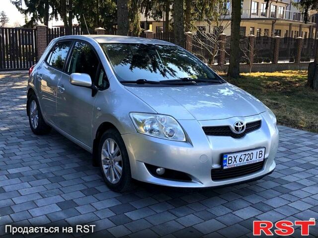 Тойота Аурис, объемом двигателя 16 л и пробегом 168 тыс. км за 7300 $, фото 1 на Automoto.ua