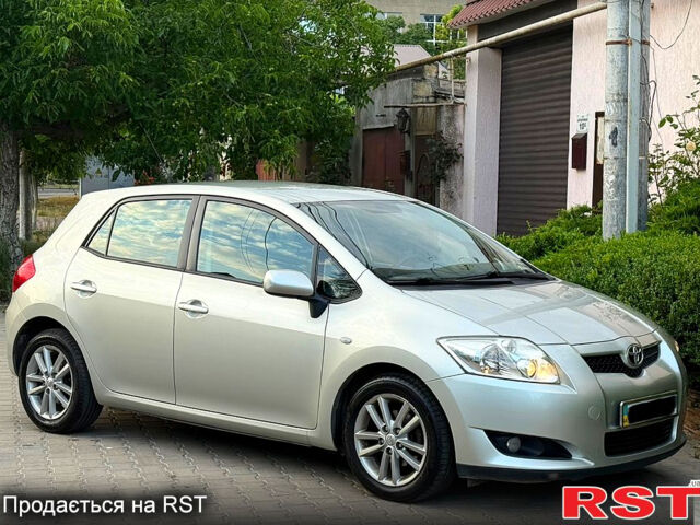Тойота Аурис, объемом двигателя 1.4 л и пробегом 189 тыс. км за 7850 $, фото 1 на Automoto.ua