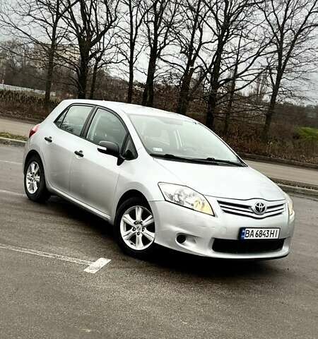 Тойота Аурис, объемом двигателя 1.33 л и пробегом 178 тыс. км за 7500 $, фото 1 на Automoto.ua