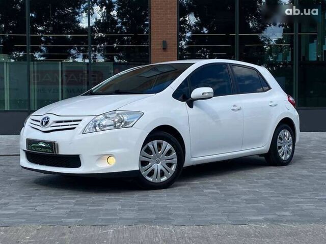 Тойота Аурис, объемом двигателя 1.4 л и пробегом 265 тыс. км за 7990 $, фото 1 на Automoto.ua