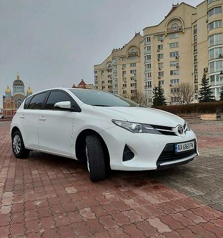 Тойота Аурис, объемом двигателя 1.33 л и пробегом 85 тыс. км за 12900 $, фото 1 на Automoto.ua