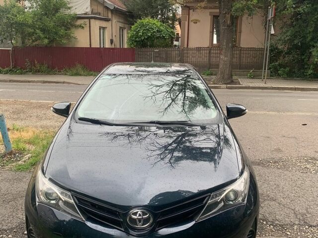 Тойота Аурис, объемом двигателя 1.33 л и пробегом 133 тыс. км за 8250 $, фото 1 на Automoto.ua