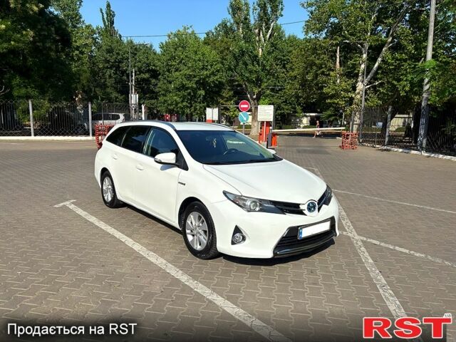 Тойота Аурис, объемом двигателя 1.8 л и пробегом 259 тыс. км за 11200 $, фото 1 на Automoto.ua