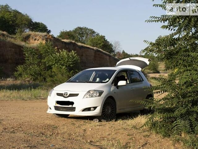 Тойота Ауріс, об'ємом двигуна 0 л та пробігом 180 тис. км за 9000 $, фото 1 на Automoto.ua