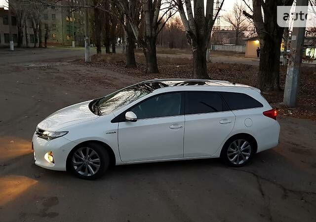 Тойота Аурис, объемом двигателя 1.8 л и пробегом 105 тыс. км за 14700 $, фото 1 на Automoto.ua