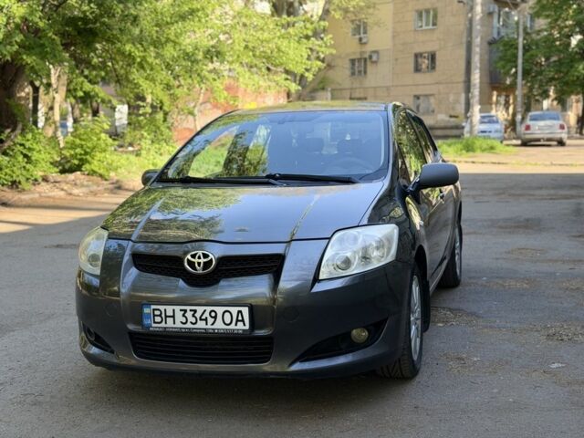 Серый Тойота Аурис, объемом двигателя 1.6 л и пробегом 208 тыс. км за 4900 $, фото 1 на Automoto.ua