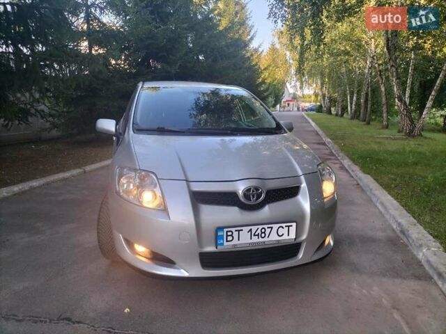 Серый Тойота Аурис, объемом двигателя 1.6 л и пробегом 225 тыс. км за 6450 $, фото 1 на Automoto.ua