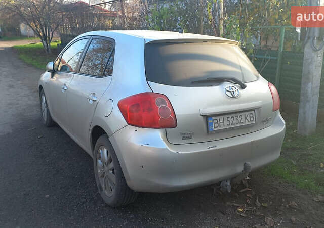 Серый Тойота Аурис, объемом двигателя 2 л и пробегом 318 тыс. км за 5300 $, фото 1 на Automoto.ua