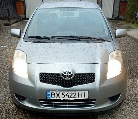 Серый Тойота Аурис, объемом двигателя 1.4 л и пробегом 235 тыс. км за 6550 $, фото 1 на Automoto.ua