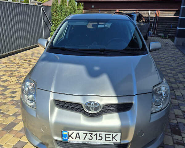 Серый Тойота Аурис, объемом двигателя 1.6 л и пробегом 195 тыс. км за 6500 $, фото 1 на Automoto.ua