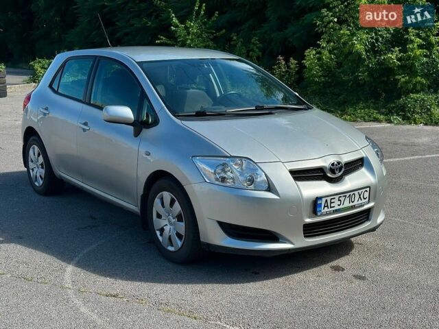 Серый Тойота Аурис, объемом двигателя 1.6 л и пробегом 126 тыс. км за 5500 $, фото 1 на Automoto.ua