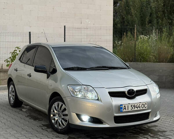 Серый Тойота Аурис, объемом двигателя 1.6 л и пробегом 95 тыс. км за 6900 $, фото 1 на Automoto.ua