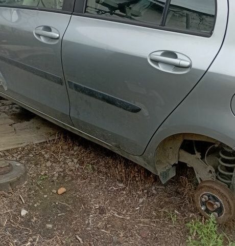 Сірий Тойота Ауріс, об'ємом двигуна 0 л та пробігом 300 тис. км за 452 $, фото 1 на Automoto.ua
