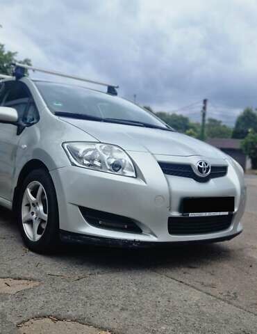 Серый Тойота Аурис, объемом двигателя 1.6 л и пробегом 170 тыс. км за 5600 $, фото 1 на Automoto.ua