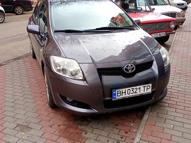 Серый Тойота Аурис, объемом двигателя 1.6 л и пробегом 202 тыс. км за 5500 $, фото 1 на Automoto.ua