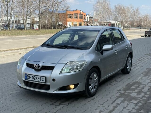 Серый Тойота Аурис, объемом двигателя 1.4 л и пробегом 221 тыс. км за 3250 $, фото 1 на Automoto.ua