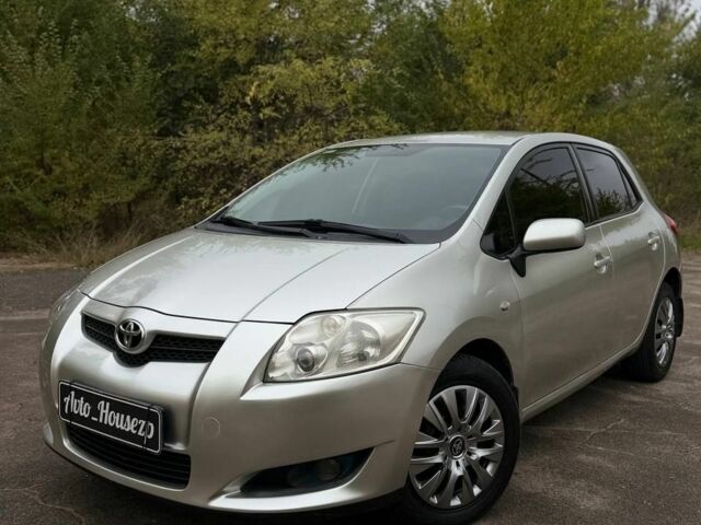 Сірий Тойота Ауріс, об'ємом двигуна 0 л та пробігом 215 тис. км за 5918 $, фото 1 на Automoto.ua