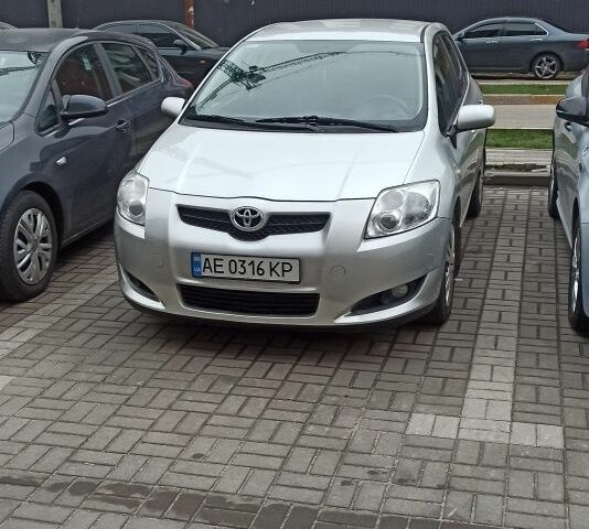 Серый Тойота Аурис, объемом двигателя 1.6 л и пробегом 164 тыс. км за 6500 $, фото 1 на Automoto.ua