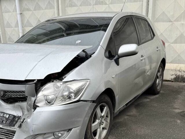 Серый Тойота Аурис, объемом двигателя 1.6 л и пробегом 1 тыс. км за 2800 $, фото 1 на Automoto.ua