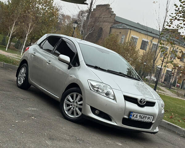 Серый Тойота Аурис, объемом двигателя 1.6 л и пробегом 200 тыс. км за 6499 $, фото 1 на Automoto.ua