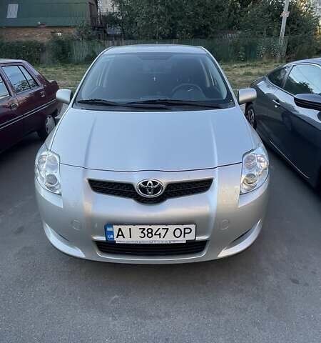 Серый Тойота Аурис, объемом двигателя 1.6 л и пробегом 106 тыс. км за 7500 $, фото 1 на Automoto.ua