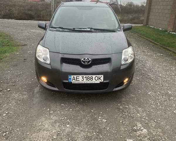 Сірий Тойота Ауріс, об'ємом двигуна 1.6 л та пробігом 200 тис. км за 6800 $, фото 1 на Automoto.ua