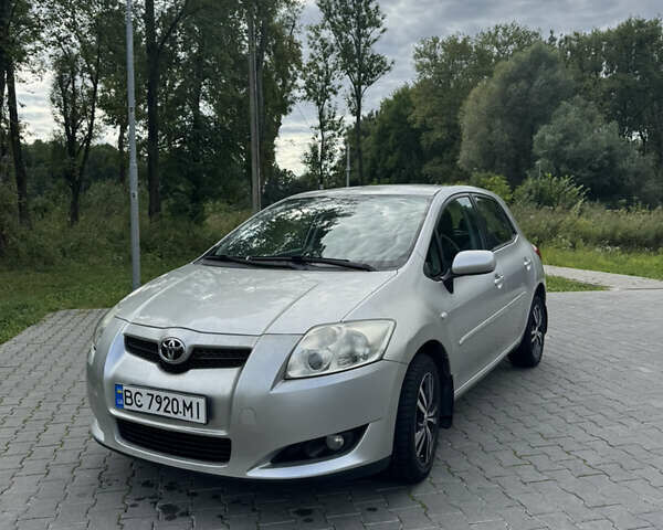 Сірий Тойота Ауріс, об'ємом двигуна 1.6 л та пробігом 152 тис. км за 6700 $, фото 1 на Automoto.ua