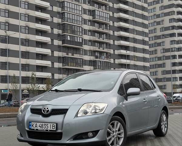 Серый Тойота Аурис, объемом двигателя 2 л и пробегом 250 тыс. км за 6900 $, фото 1 на Automoto.ua