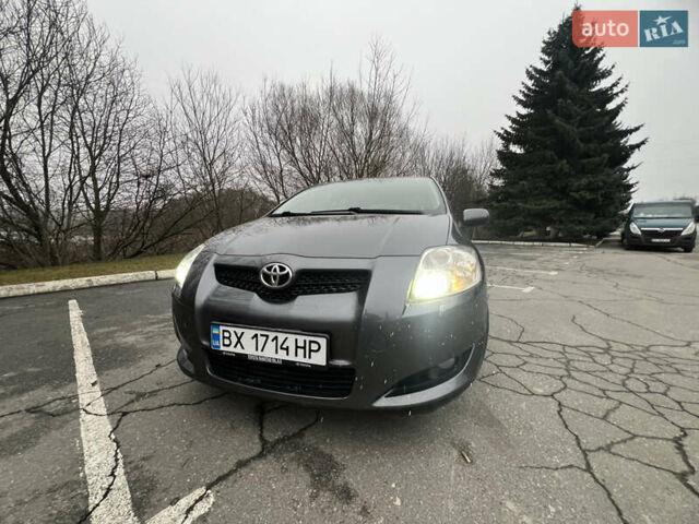 Серый Тойота Аурис, объемом двигателя 1.36 л и пробегом 282 тыс. км за 7200 $, фото 1 на Automoto.ua