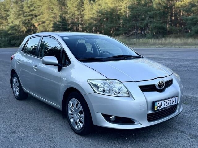 Сірий Тойота Ауріс, об'ємом двигуна 1.6 л та пробігом 107 тис. км за 7394 $, фото 1 на Automoto.ua