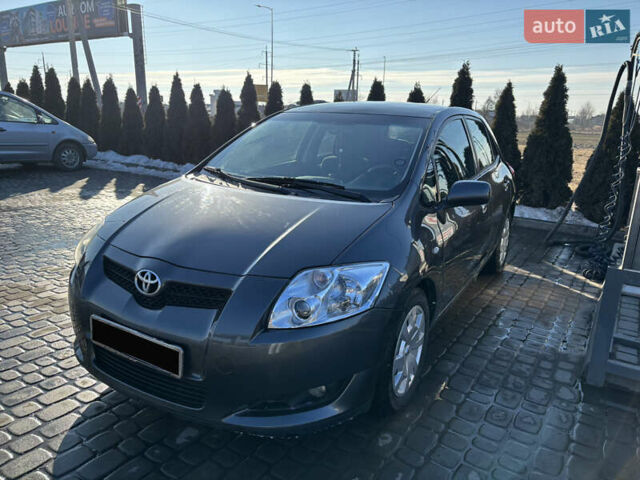 Серый Тойота Аурис, объемом двигателя 2 л и пробегом 174 тыс. км за 7000 $, фото 1 на Automoto.ua