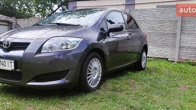 Серый Тойота Аурис, объемом двигателя 0 л и пробегом 210 тыс. км за 7200 $, фото 1 на Automoto.ua