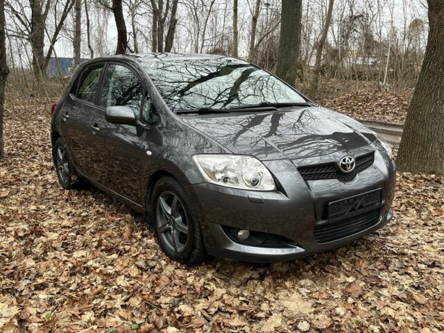 Сірий Тойота Ауріс, об'ємом двигуна 1.6 л та пробігом 211 тис. км за 6800 $, фото 1 на Automoto.ua