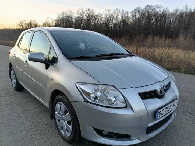 Серый Тойота Аурис, объемом двигателя 1.6 л и пробегом 158 тыс. км за 5700 $, фото 1 на Automoto.ua