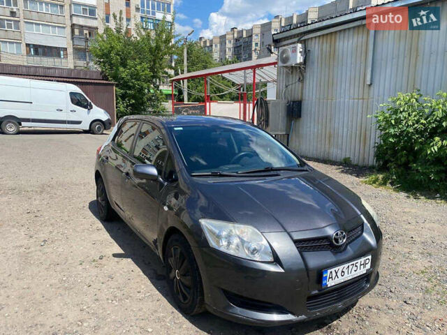 Сірий Тойота Ауріс, об'ємом двигуна 1.6 л та пробігом 112 тис. км за 5000 $, фото 1 на Automoto.ua