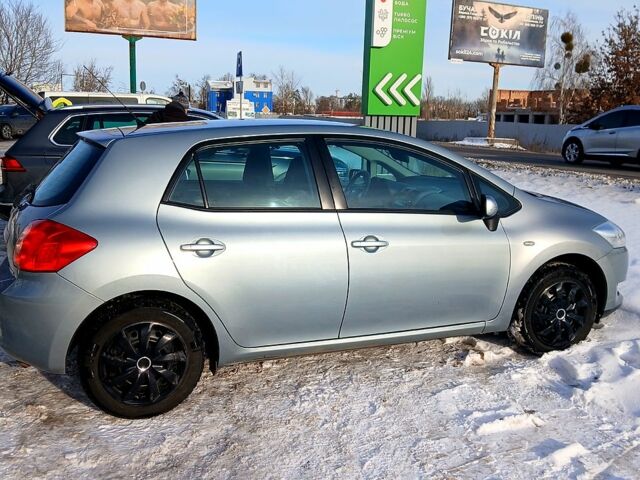 Серый Тойота Аурис, объемом двигателя 1.4 л и пробегом 200 тыс. км за 6700 $, фото 1 на Automoto.ua