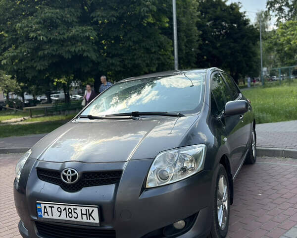Серый Тойота Аурис, объемом двигателя 1.6 л и пробегом 343 тыс. км за 7200 $, фото 1 на Automoto.ua