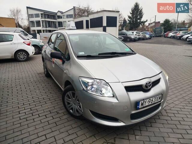 Серый Тойота Аурис, объемом двигателя 1.6 л и пробегом 380 тыс. км за 4000 $, фото 1 на Automoto.ua
