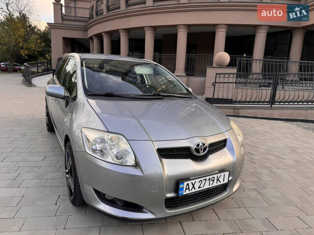 Серый Тойота Аурис, объемом двигателя 1.36 л и пробегом 220 тыс. км за 6500 $, фото 1 на Automoto.ua