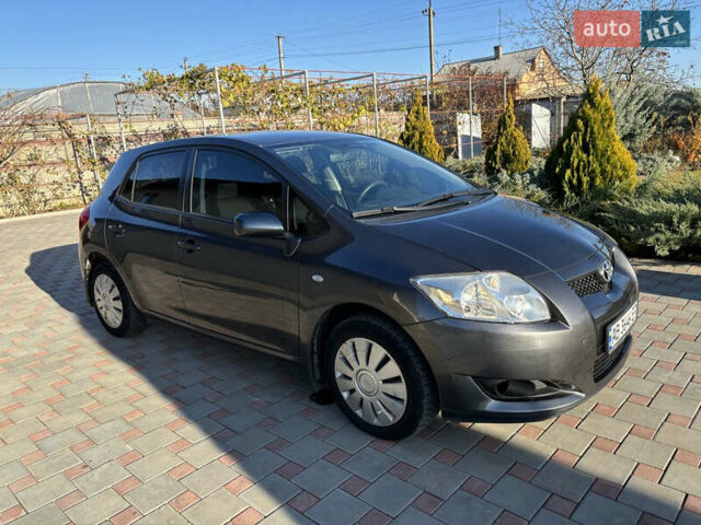 Серый Тойота Аурис, объемом двигателя 1.6 л и пробегом 240 тыс. км за 8500 $, фото 1 на Automoto.ua