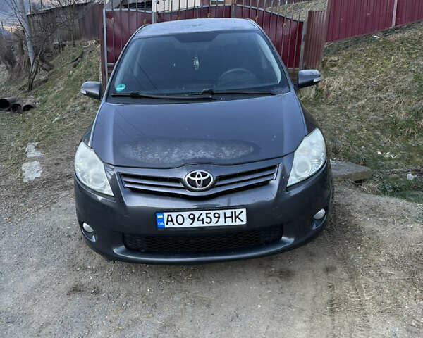 Серый Тойота Аурис, объемом двигателя 2 л и пробегом 350 тыс. км за 6750 $, фото 1 на Automoto.ua