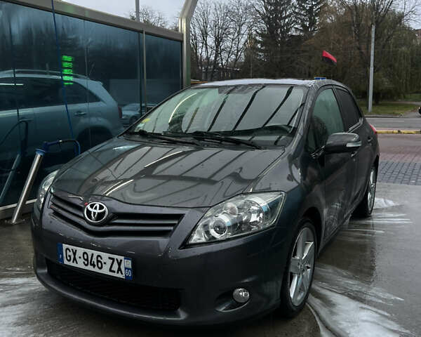 Серый Тойота Аурис, объемом двигателя 2 л и пробегом 153 тыс. км за 7000 $, фото 1 на Automoto.ua