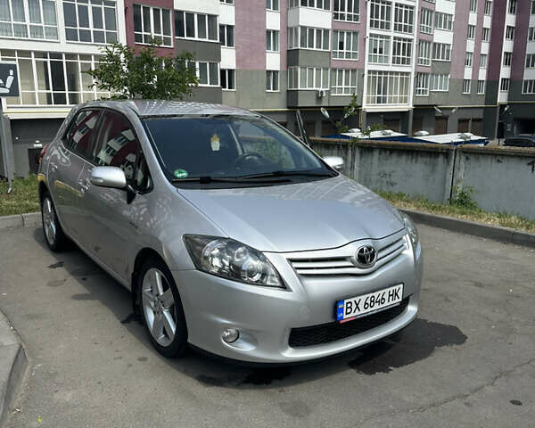 Сірий Тойота Ауріс, об'ємом двигуна 1.4 л та пробігом 203 тис. км за 8200 $, фото 1 на Automoto.ua