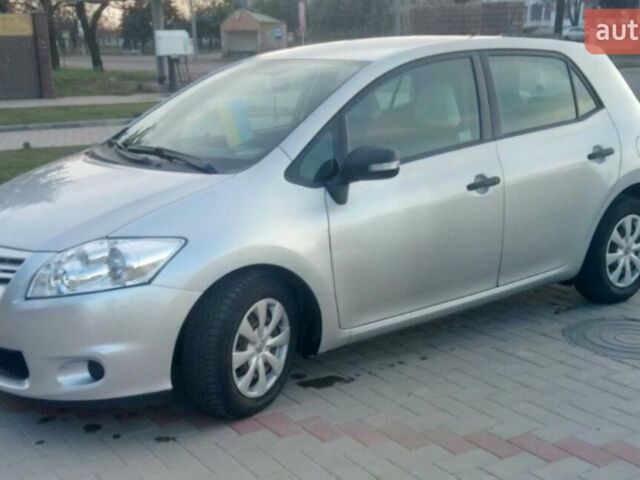 Сірий Тойота Ауріс, об'ємом двигуна 1.4 л та пробігом 152 тис. км за 9000 $, фото 1 на Automoto.ua