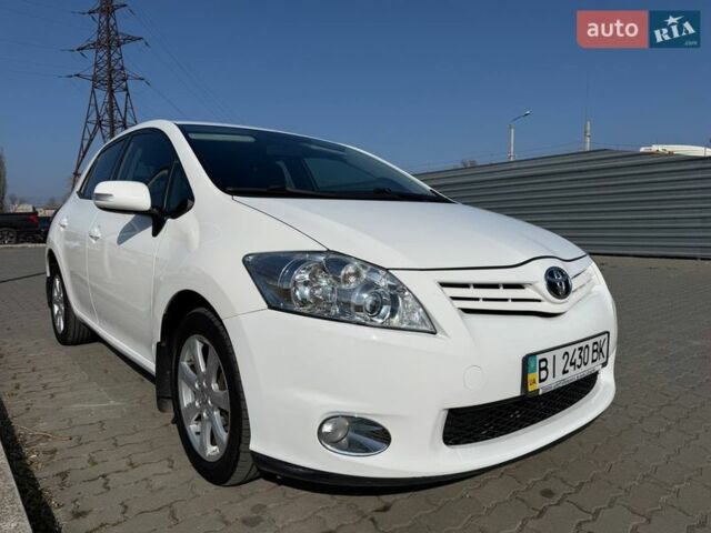 Серый Тойота Аурис, объемом двигателя 1.6 л и пробегом 96 тыс. км за 11500 $, фото 1 на Automoto.ua