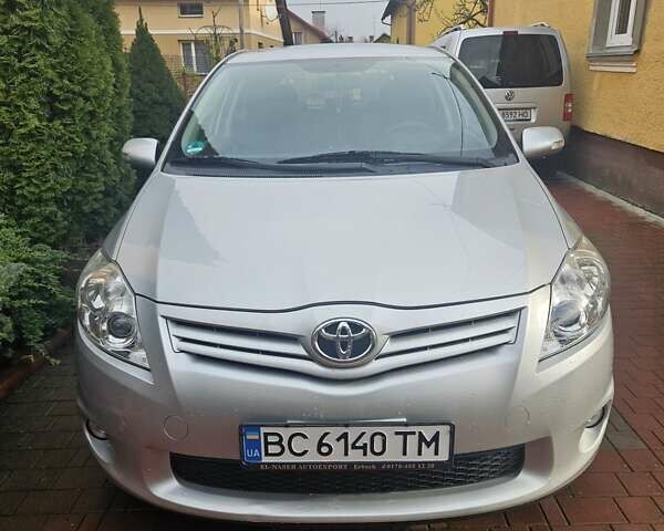 Серый Тойота Аурис, объемом двигателя 1.6 л и пробегом 99 тыс. км за 11500 $, фото 1 на Automoto.ua