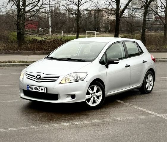 Сірий Тойота Ауріс, об'ємом двигуна 1.3 л та пробігом 178 тис. км за 7800 $, фото 1 на Automoto.ua